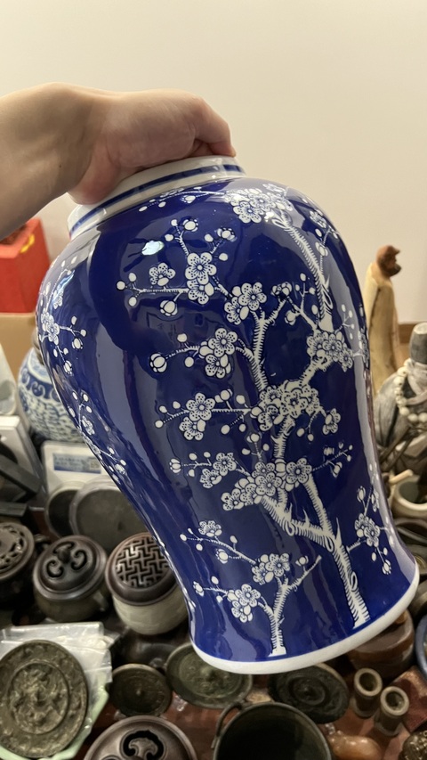 古玩陶瓷青花留白梅紋將軍罐拍賣,當前價格399元