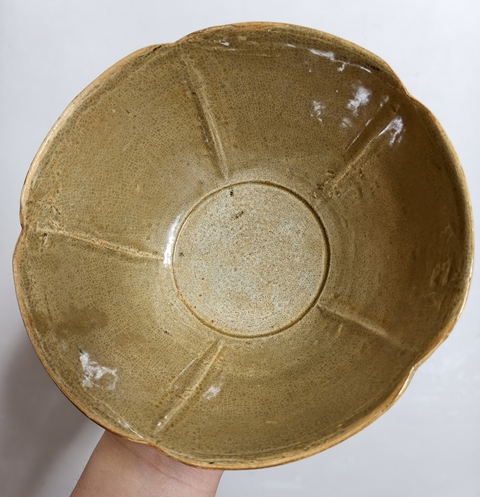 古玩陶瓷五代?越窯青釉出筋花口碗拍賣，當前價格3888元