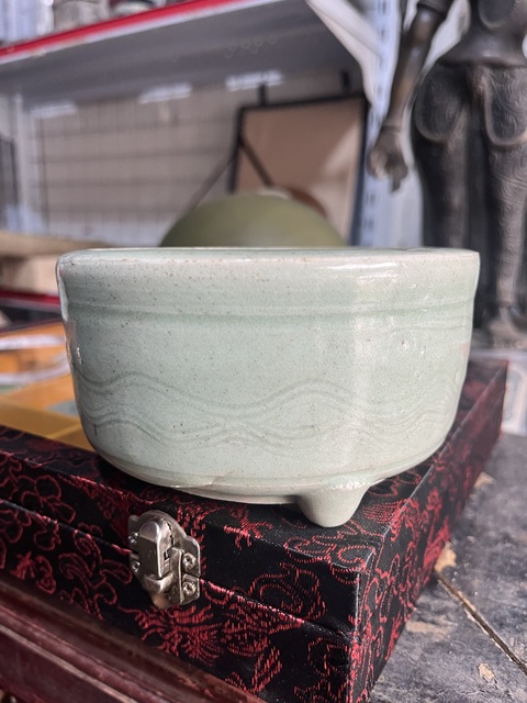 古玩陶瓷明代龍泉窯青釉香爐真品鑒賞圖