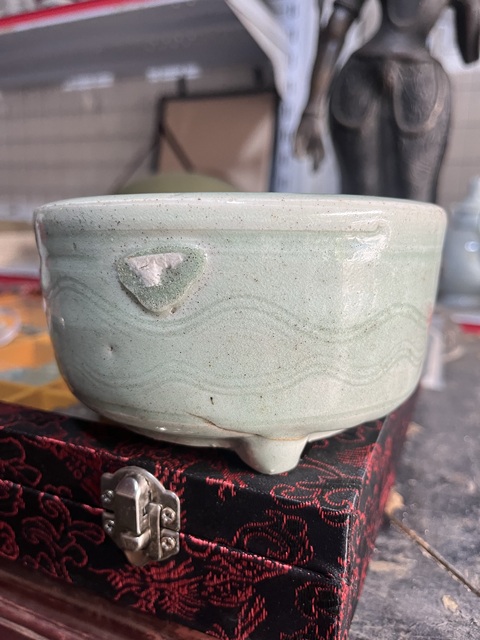 古玩陶瓷明代龍泉窯青釉香爐真品鑒賞圖