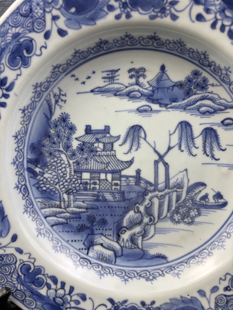 古玩陶瓷青花山水亭臺樓閣紋盤真品鑒賞圖