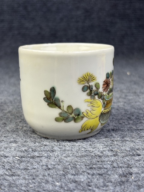 古玩陶瓷淺降彩博古花卉紋把杯拍賣，當前價格1288元