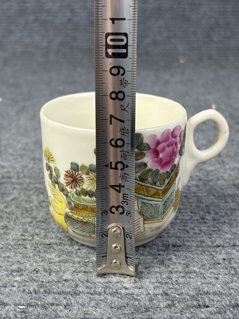 古玩陶瓷淺降彩博古花卉紋把杯拍賣，當前價格1288元