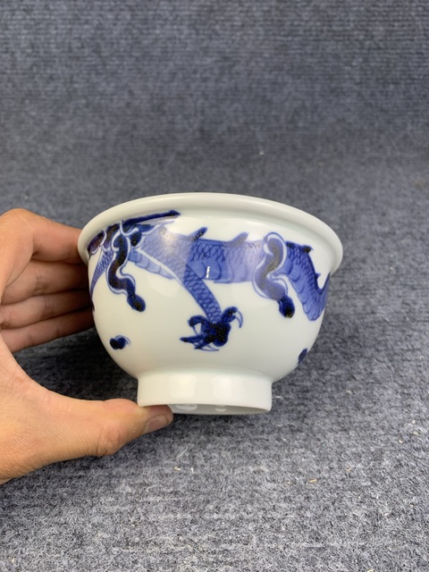 古玩陶瓷十九世紀`青花過墻龍紋碗(日本)拍賣,當前價格688元