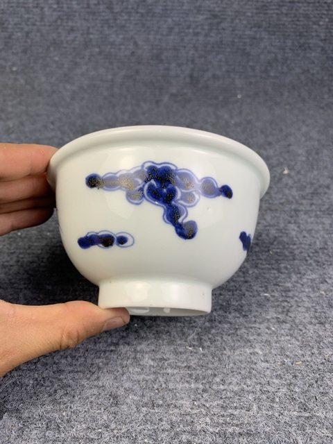 古玩陶瓷十九世紀`青花過墻龍紋碗(日本)拍賣,當前價格688元