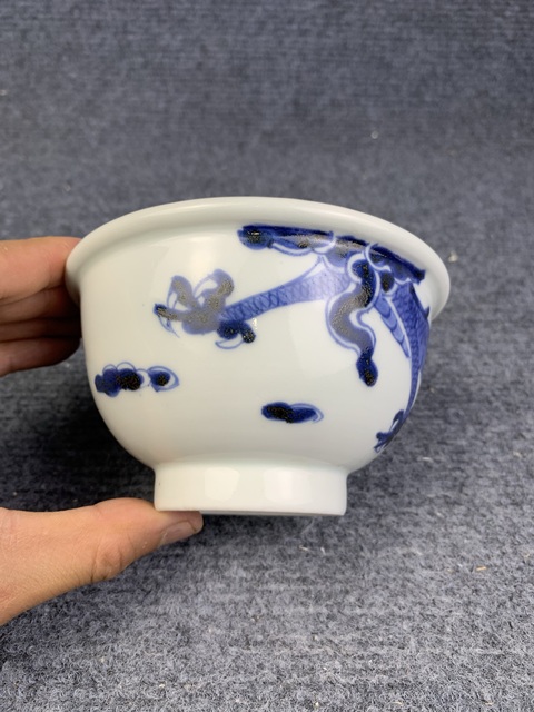 古玩陶瓷十九世紀`青花過墻龍紋碗(日本)拍賣,當前價格688元