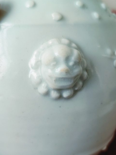 古玩陶瓷民國時(shí)期德化窯白釉雙獅頭折枝梅花蓋罐拍賣,當(dāng)前價(jià)格1800元