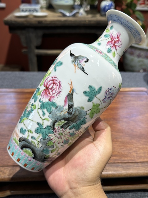 古玩陶瓷粉彩花鳥紋瓶真品鑒賞圖
