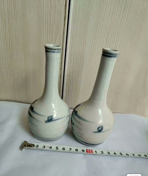 古玩陶瓷清中期青花山水長頸瓶真品鑒賞圖