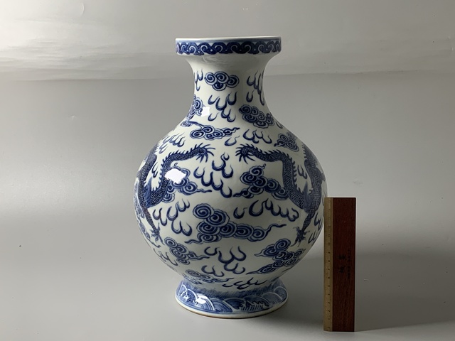 古玩陶瓷清末民初·青花雙龍戲珠紋盤口尊真品鑒賞圖