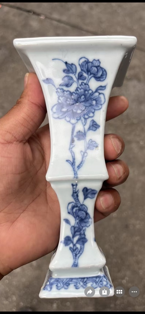 古玩陶瓷青花花觚真品鑒賞圖