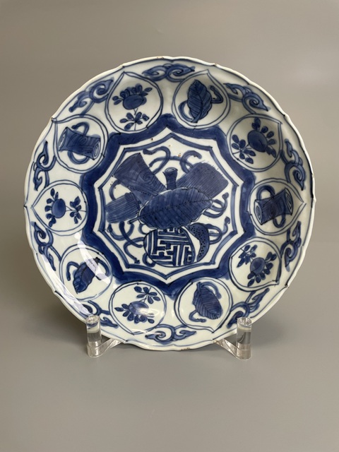 古玩陶瓷明萬歷 青花八寶紋花口盤拍賣，當前價格1900元