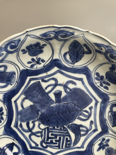 古玩陶瓷明萬歷 青花八寶紋花口盤拍賣，當前價格1900元