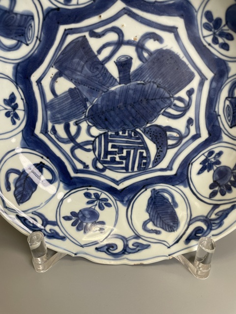 古玩陶瓷明萬歷 青花八寶紋花口盤拍賣，當前價格1900元