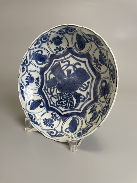 古玩陶瓷明萬歷 青花八寶紋花口盤拍賣，當前價格1900元