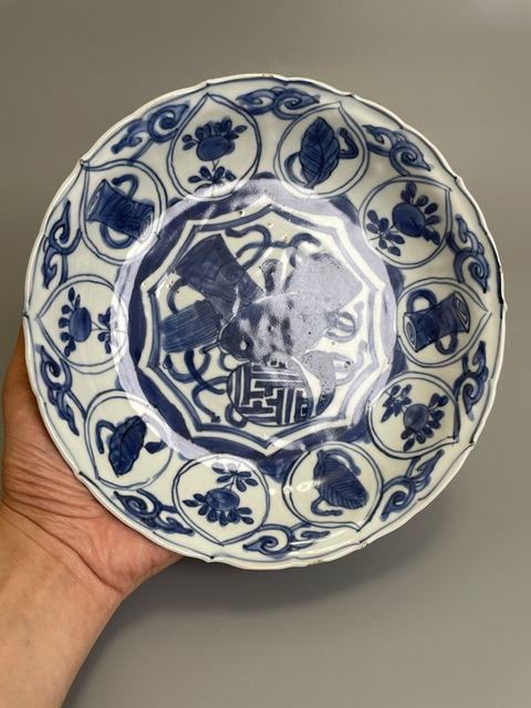 古玩陶瓷明萬歷 青花八寶紋花口盤拍賣，當前價格1900元