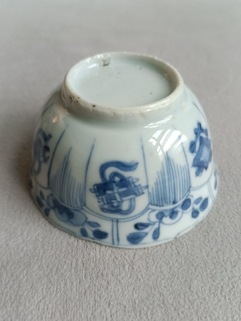 古玩陶瓷康熙青花外八寶內人物杯拍賣,當前價格1350元
