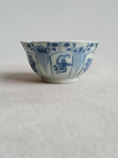 古玩陶瓷康熙青花外八寶內人物杯拍賣,當前價格1350元
