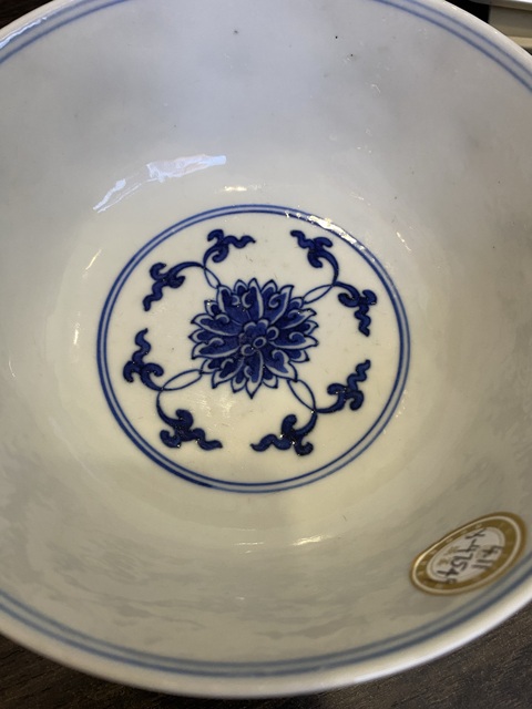 古玩陶瓷花卉紋青花碗真品鑒賞圖