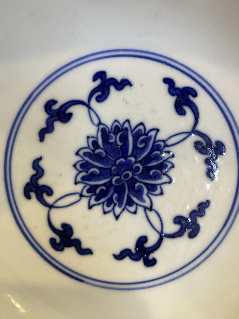 古玩陶瓷花卉紋青花碗真品鑒賞圖
