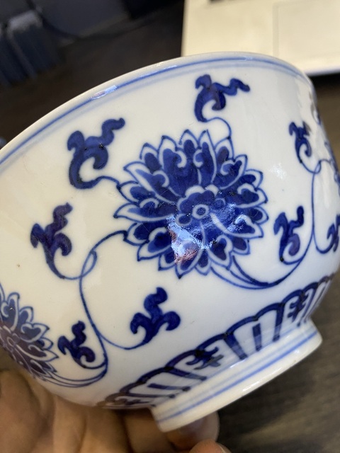 古玩陶瓷花卉紋青花碗真品鑒賞圖