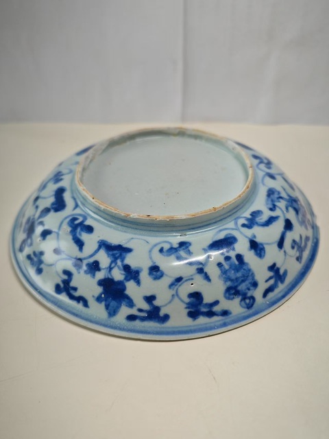 古玩陶瓷明中期青花洞石花卉紋盤拍賣，當(dāng)前價(jià)格1588元