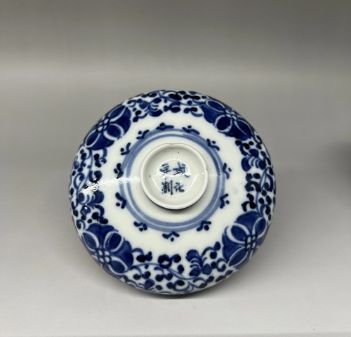 古玩陶瓷乾隆青花纏枝花卉紋蓋罐拍賣,當前價格1500元