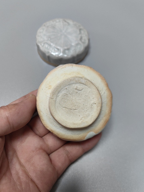 古玩陶瓷白宋-青白釉花卉紋粉盒拍賣，當(dāng)前價格7800元