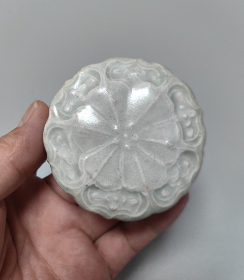 古玩陶瓷白宋-青白釉花卉紋粉盒拍賣，當(dāng)前價格7800元