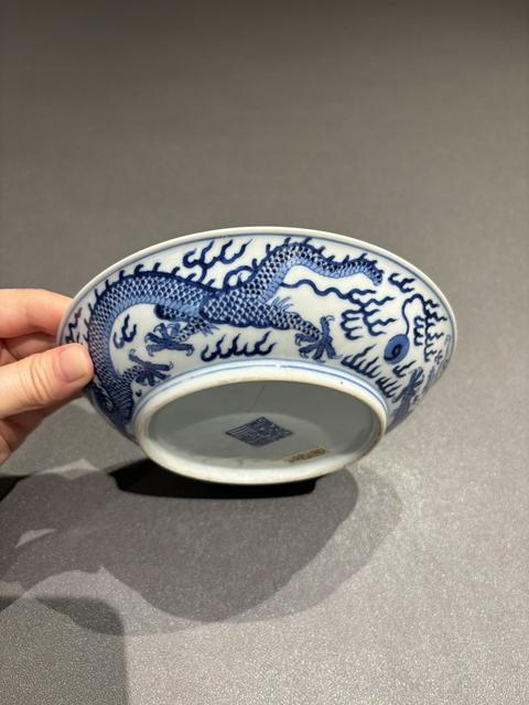 古玩陶瓷清嘉慶 青花龍紋盤(pán)真品鑒賞圖