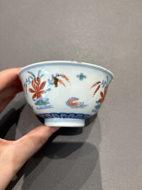 古玩陶瓷清乾隆 斗彩鴛鴦蓮池小碗真品鑒賞圖