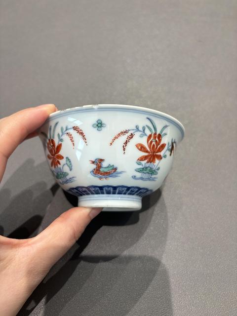 古玩陶瓷清乾隆 斗彩鴛鴦蓮池小碗真品鑒賞圖