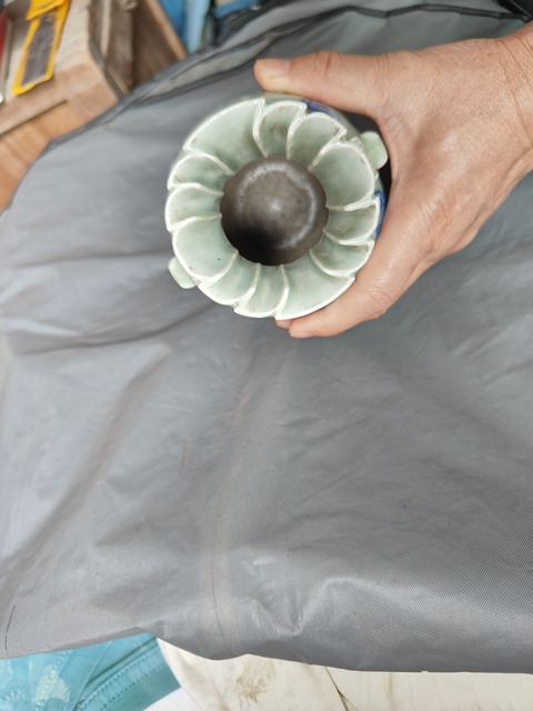 古玩陶瓷豆青釉青花皮球花紋雙耳瓶拍賣,當前價格12800元