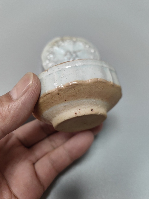 古玩陶瓷青白釉花卉紋粉盒拍賣，當前價格3700元