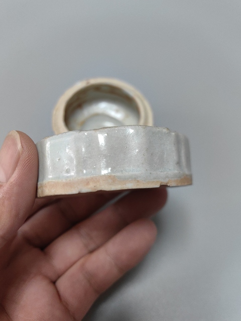 古玩陶瓷青白釉花卉紋粉盒拍賣，當前價格3700元