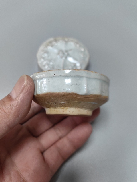 古玩陶瓷青白釉花卉紋粉盒拍賣，當前價格3700元