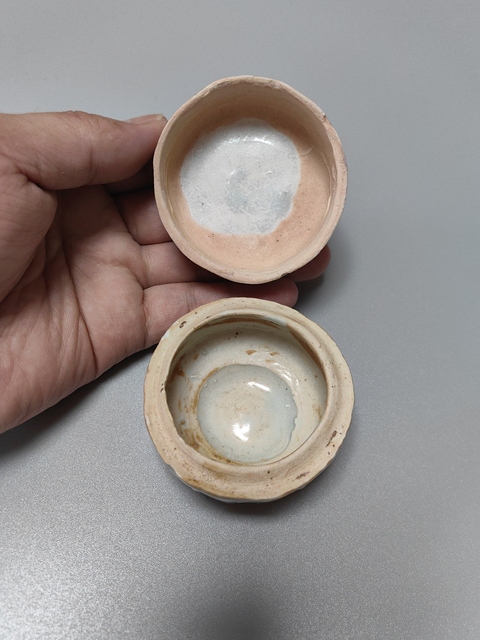 古玩陶瓷青白釉花卉紋粉盒拍賣，當前價格3700元