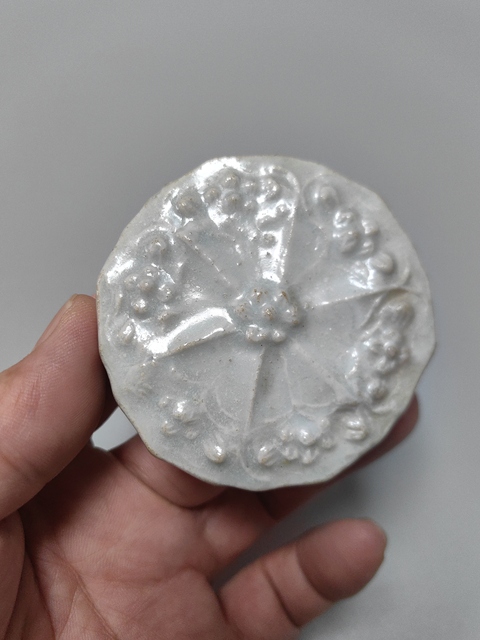 古玩陶瓷青白釉花卉紋粉盒拍賣，當前價格3700元