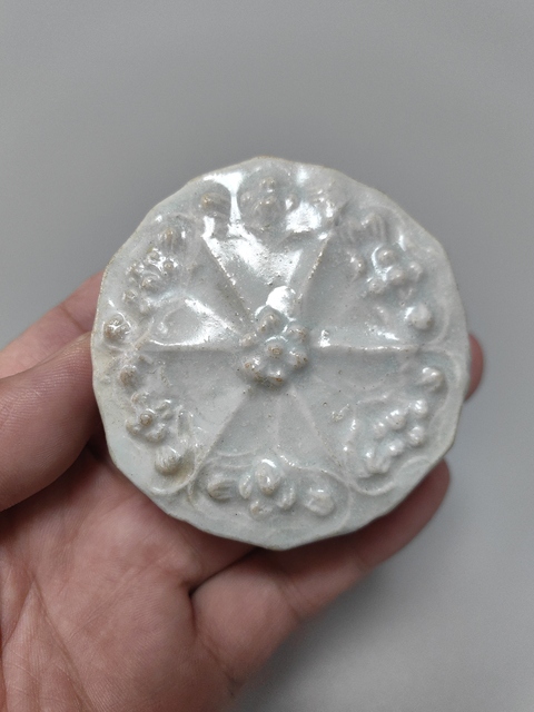 古玩陶瓷青白釉花卉紋粉盒拍賣，當前價格3700元