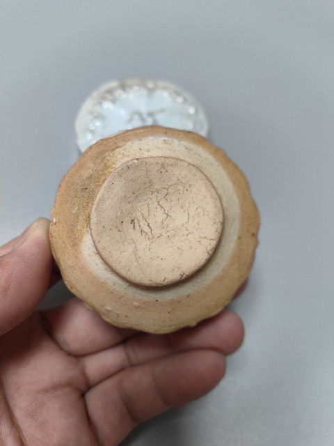 古玩陶瓷青白釉花卉紋粉盒拍賣，當前價格3700元