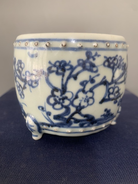 古玩陶瓷歲寒三友松竹梅青花三足筒式香爐拍賣,當前價格16000元