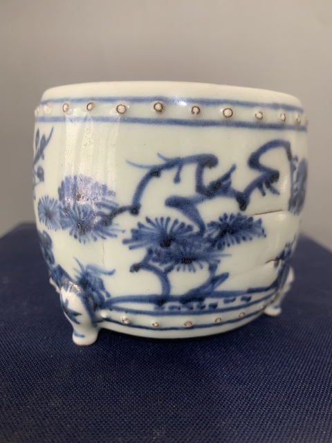 古玩陶瓷歲寒三友松竹梅青花三足筒式香爐拍賣,當前價格16000元