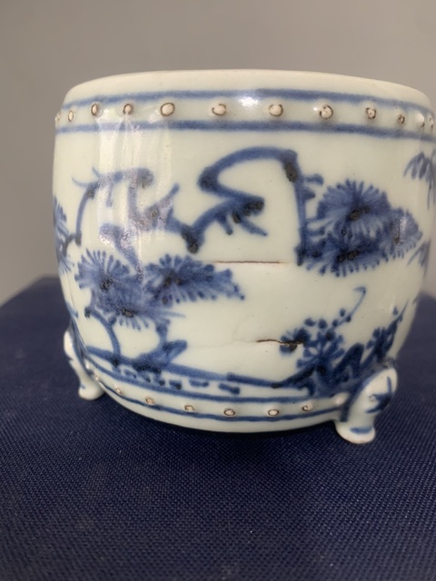 古玩陶瓷歲寒三友松竹梅青花三足筒式香爐拍賣,當前價格16000元