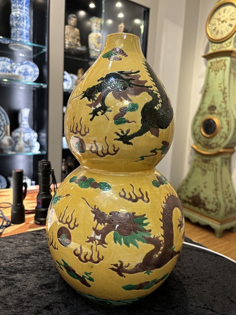 古玩陶瓷嬌黃綠紫素三彩葫蘆瓶真品鑒賞圖