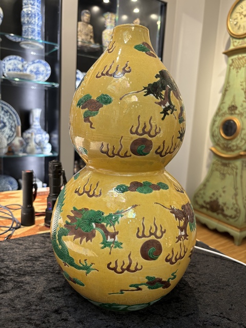 古玩陶瓷嬌黃綠紫素三彩葫蘆瓶真品鑒賞圖