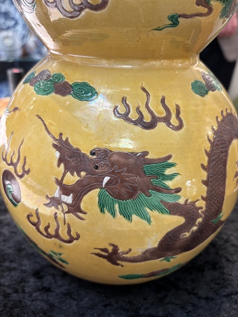 古玩陶瓷嬌黃綠紫素三彩葫蘆瓶真品鑒賞圖