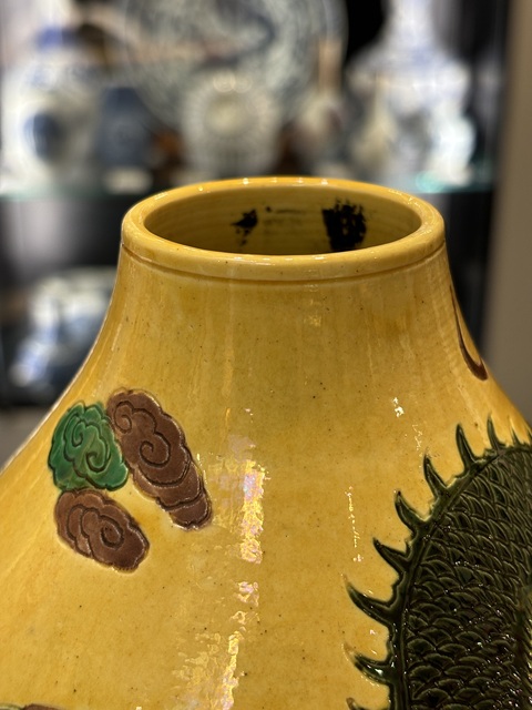 古玩陶瓷嬌黃綠紫素三彩葫蘆瓶真品鑒賞圖