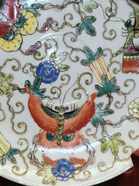 古玩陶瓷民國,瓜蝶連綿紋粉彩盤拍賣,當前價格260元