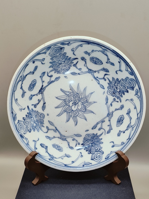 古玩陶瓷清中期,嘉道年間淡描青花盤拍賣,當前價格680元