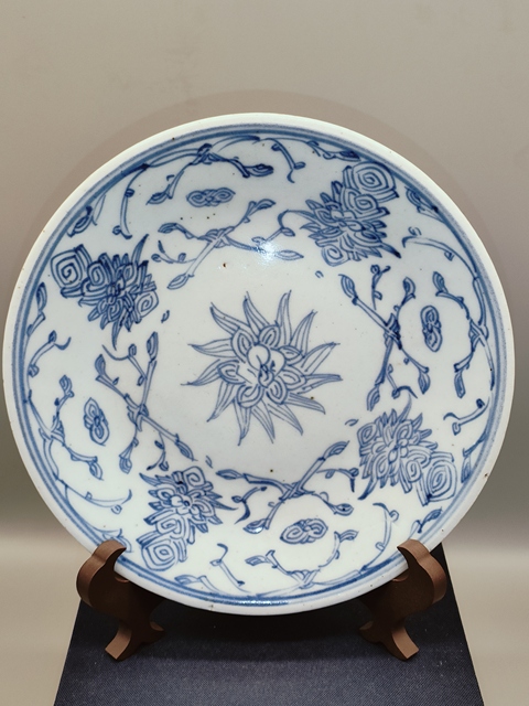 古玩陶瓷清中期,嘉道年間淡描青花盤拍賣,當前價格680元